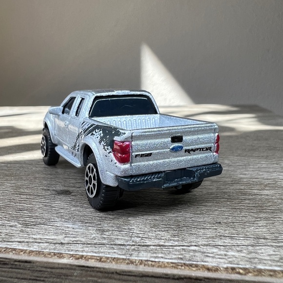 maisto | Toys | 20 Maisto Fresh Metal Ford F150 Svt Raptor Truck Silver ...